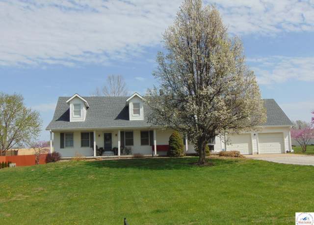 Property at 18 NE 91st Rd, Clinton, MO 64735, 5 beds, 3 baths