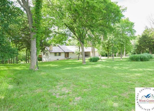 Property at 29085 Apple Rd, Sedalia, MO 65301, 3 beds, 3.5 baths