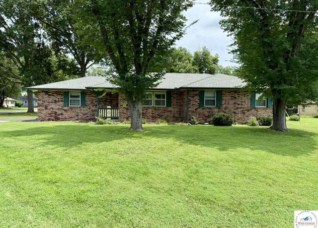 Property at 1000 E Green St, Clinton, MO 64735, 3 beds, 1.5 baths