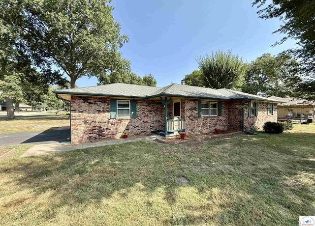 Property at 1000 E Green St, Clinton, MO 64735, 3 beds, 1.5 baths
