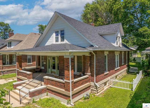 Property at 1313 S Moniteau Ave, Sedalia, MO 65301, 4 beds, 2 baths