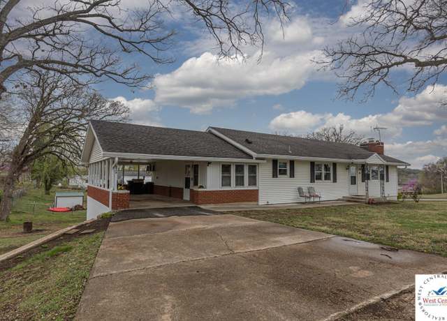 Property at 820 Elm Dr, Warsaw, MO 65355, 3 beds, 2.5 baths