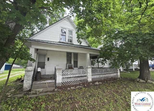 Property at 308 N 2nd St, Clinton, MO 64735, 3 beds, 1 bath