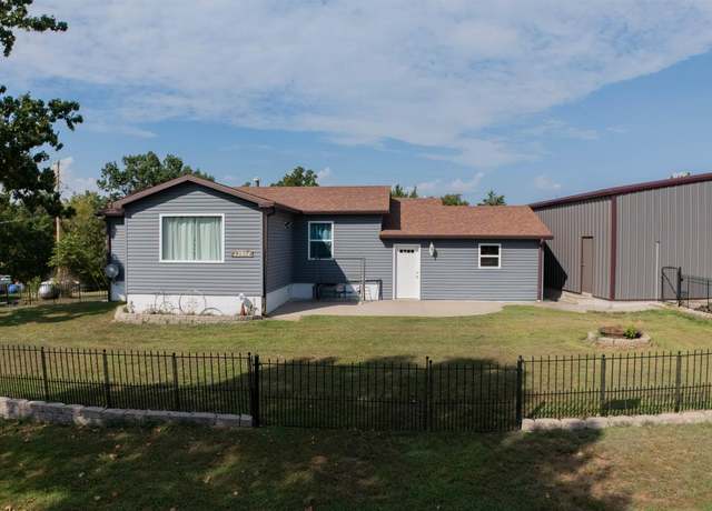 Property at 23073 Salley Dr, Warsaw, MO 65355, 2 beds, 2.5 baths