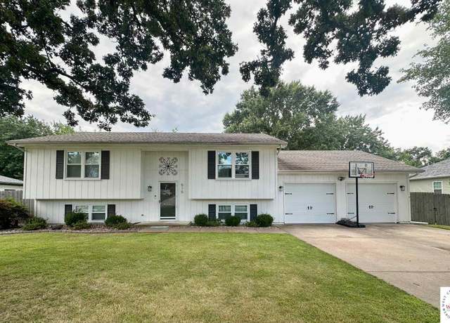 Property at 515 S Mclane St, Clinton, MO 64735, 4 beds, 2 baths