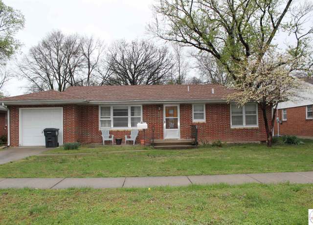 Property at 1632 W 5th St, Sedalia, MO 65301, 3 beds, 1.5 baths