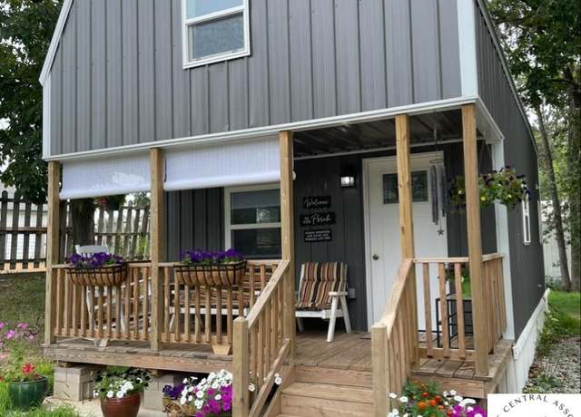 Property at 24316 Mahin Rd, La Monte, MO 65337, 1 bed, 1.5 baths