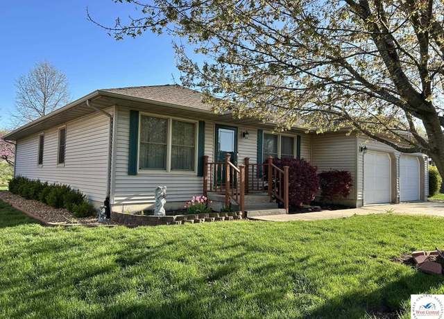 Property at 1705 Deer Run Ave, Clinton, MO 64735, 5 beds, 3 baths