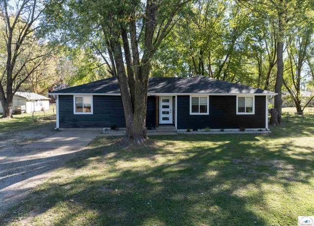 Property at 2805 Westlake Dr, Sedalia, MO 65301, 4 beds, 2 baths