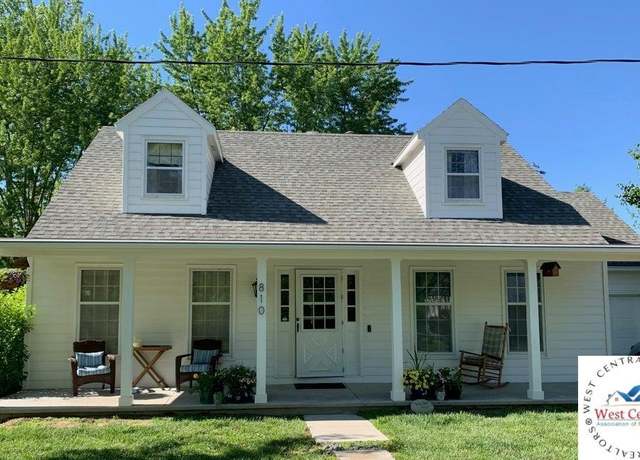 Property at 810 Van Buren St, Arrow Rock, MO 65320, 4 beds, 3 baths