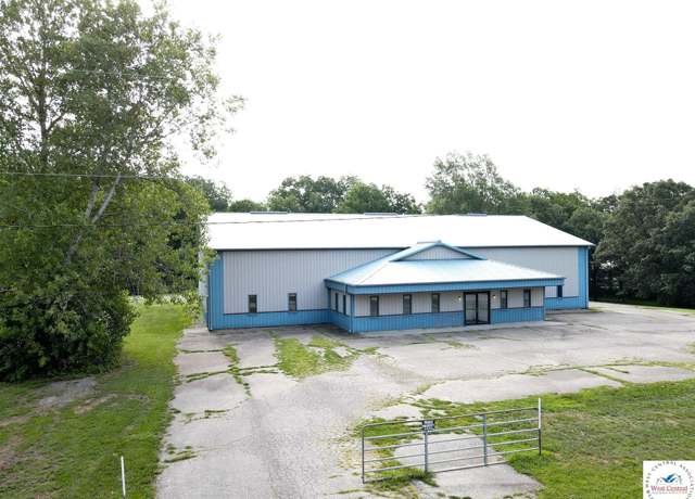 Property at 1700 N Water St, Clinton, MO 64735, 3 beds, 2.5 baths