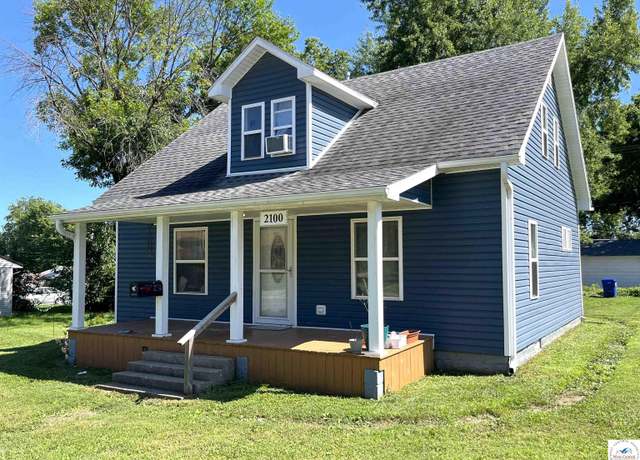 Property at 2100 E Broadway Blvd, Sedalia, MO 65301, 3 beds, 2 baths