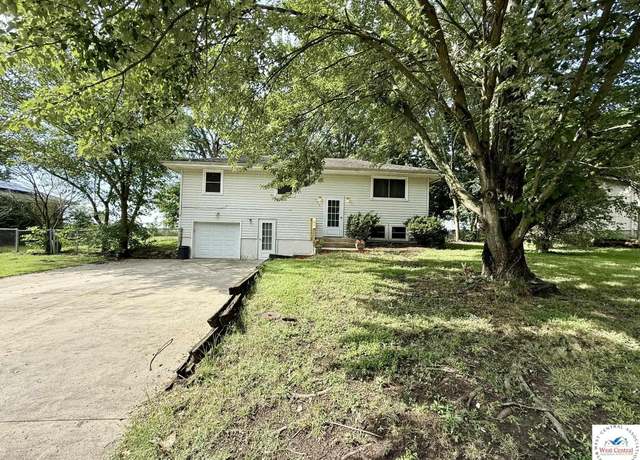 Property at 906 Willow St, Clinton, MO 64735, 3 beds, 2 baths