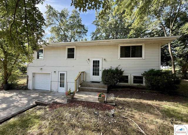 Property at 906 Willow St, Clinton, MO 64735, 3 beds, 2 baths