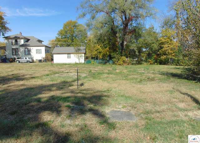 Property at 407 E Oak St, Clinton, MO 64735