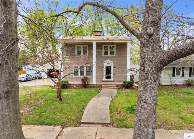 Property at 906 S Barrett Ave, Sedalia, MO 65301, 3 beds, 2.5 baths