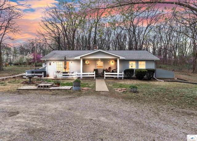 Property at 31401 Hendrickson Rd, Sedalia, MO 65301, 2 beds, 2 baths