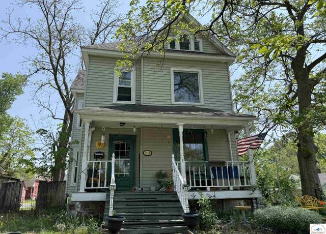 Property at 1613 S Vermont Ave, Sedalia, MO 65301, 4 beds, 1.5 baths