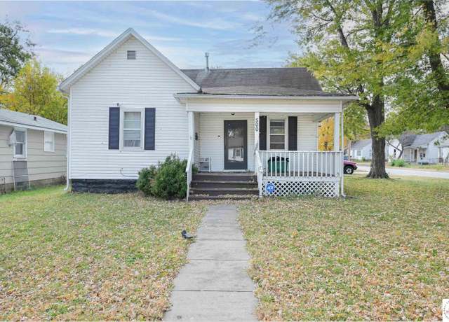 Property at 500 E Grandriver St, Clinton, MO 64735, 3 beds, 2 baths