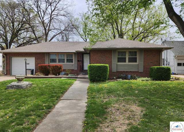 Property at 904 S 2nd St, Clinton, MO 64735, 3 beds, 2 baths