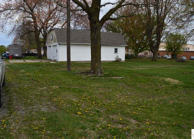 Property at 401 S Myrtle Ave, Smithton, MO 65350