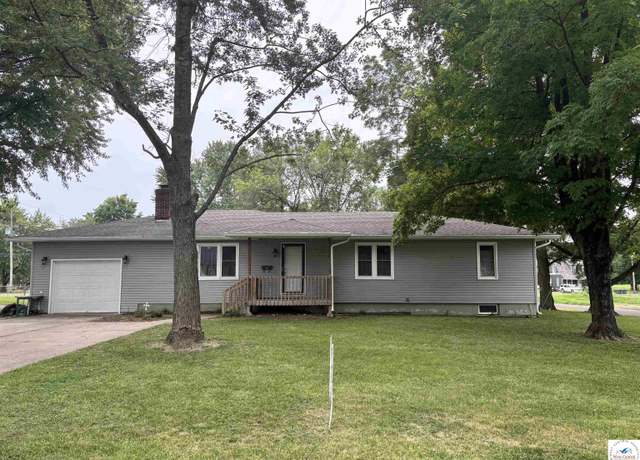 Property at 500 E Chestnut St, Sedalia, MO 65301, 3 beds, 2 baths