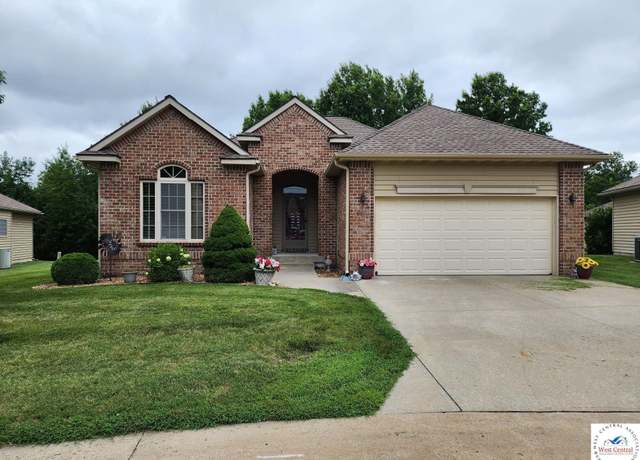 Property at 807 S Iowa Cir, Clinton, MO 64735, 2 beds, 3 baths