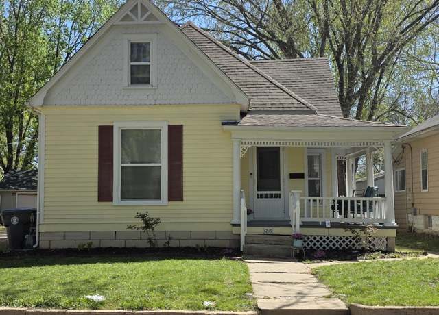 Property at 1215 S Carr Ave, Sedalia, MO 65301, 3 beds, 2 baths