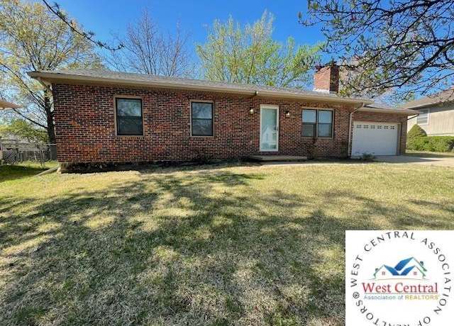 Property at 1704 Strawberry Ln, Clinton, MO 64735, 3 beds, 2 baths
