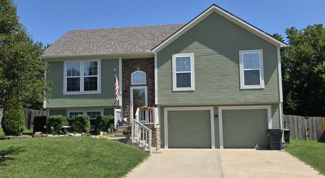 Photo of 1010 NW Scenic Dr, Grain Valley, MO 64029