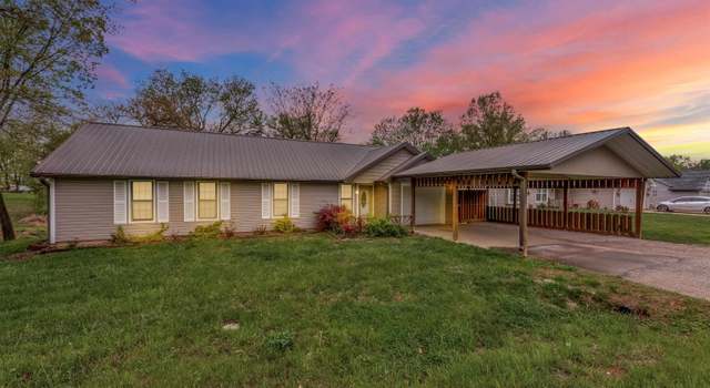 Photo of 105 N Woodlawn Pl, Windsor, MO 65360