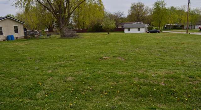 Photo of 303 E Clay St, Smithton, MO 65350