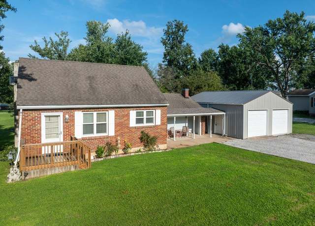 Property at 1018 Lincoln St, Brookfield, MO 64628, 2 beds, 1 bath