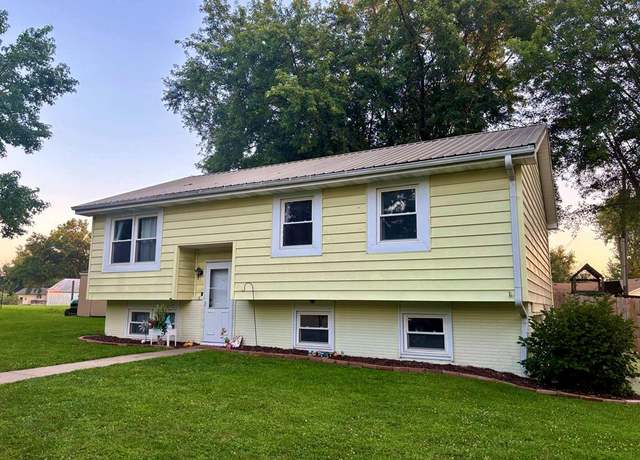 Property at 7 Drake Dr, Kirksville, MO 63501, 3 beds, 2.5 baths