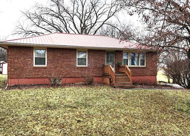 Property at 126 E Circle Dr, Brookfield, MO 64628, 3 beds, 1.5 baths