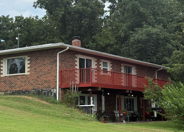 Property at 220 S Circle Ln, Cairo, MO 65239, 3 beds, 3 baths