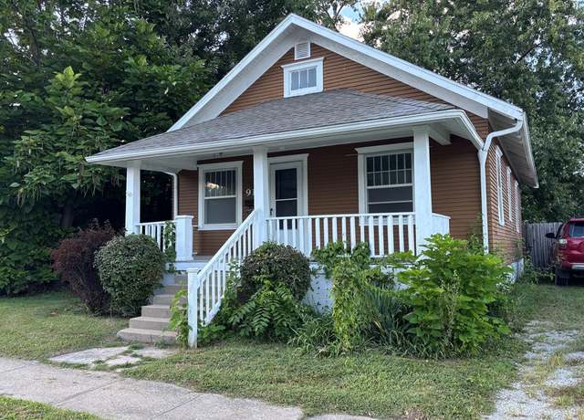 Property at 911 E Pierce St, Kirksville, MO 63501, 2 beds, 1 bath