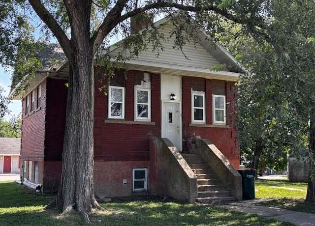 Property at 907 S Wabash St, Kirksville, MO 63501, 1 bed, 2 baths