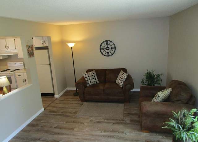 Property at 102 Woodwinds Ct, Kirksville, MO 63501, 2 beds, 1.5 baths