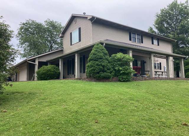 Property at 2216 Country Club Dr, Chillicothe, MO 64601, 4 beds, 4 baths