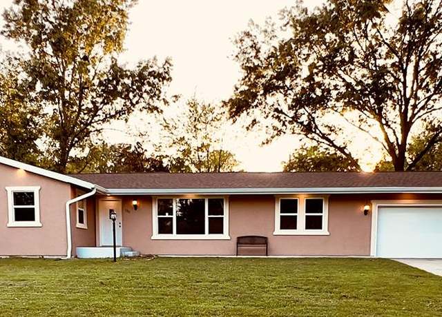 Property at 138 Carriage Dr, Brookfield, MO 64628, 3 beds, 2 baths
