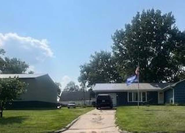 Property at 925 Meade St, Brookfield, MO 64628, 3 beds, 2 baths