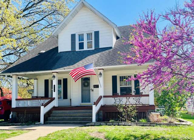 Property at 814 E Normal St, Kirksville, MO 63501, 4 beds, 2 baths
