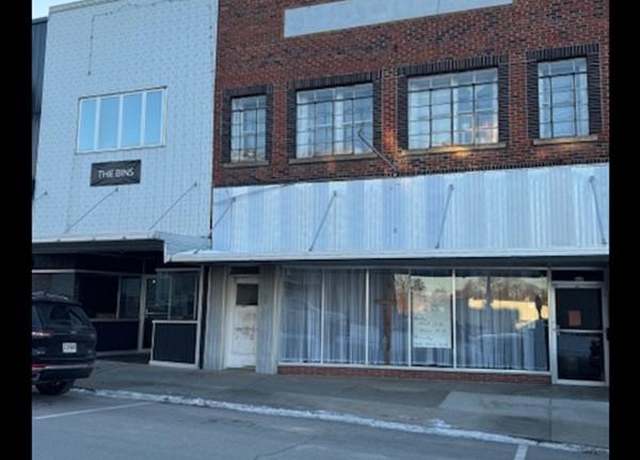 Property at 117 N Rollins St, Macon, MO 63552, 4 beds, 2 baths