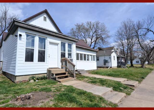Property at 903 E Harrison St, Kirksville, MO 63501, 2 beds, 2 baths