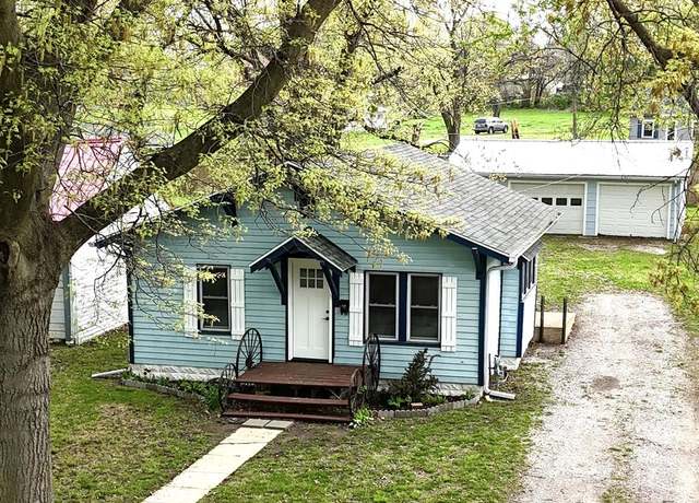Property at 319 Sanford St, Brookfield, MO 64628, 2 beds, 1 bath