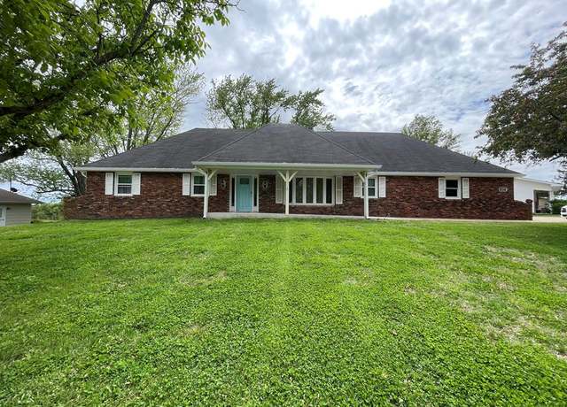 Property at 820 Fairlane Dr, Chillicothe, MO 64601, 3 beds, 3 baths