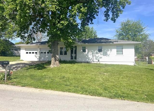 Property at 724 Emma St, Trenton, MO 64683, 3 beds, 1.5 baths