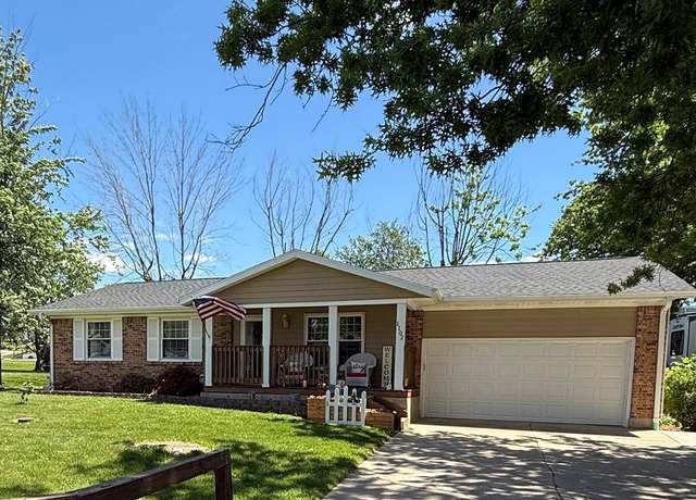 Property at 1102 Hawthorne Dr, Macon, MO 63552, 3 beds, 2 baths