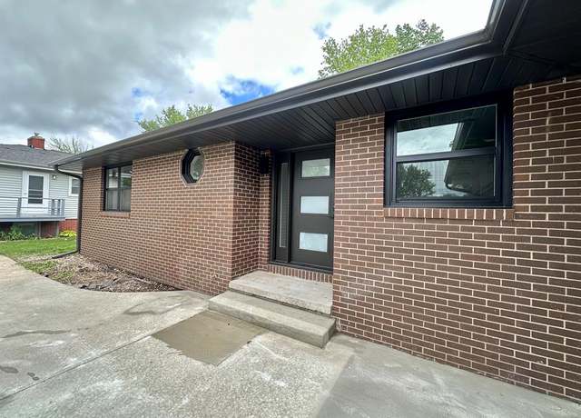 Property at 1805 S Cottage Grove Pl, Kirksville, MO 63501, 3 beds, 2 baths
